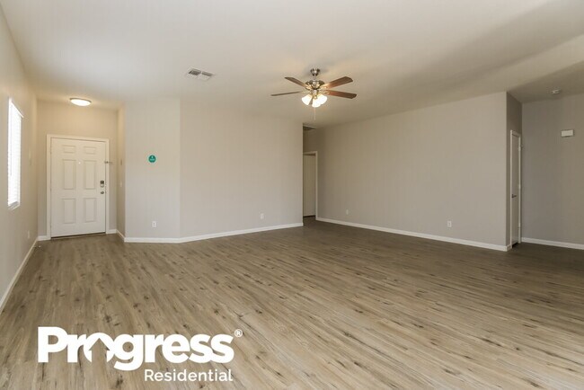 Building Photo - 920 E Cowboy Cove Trail