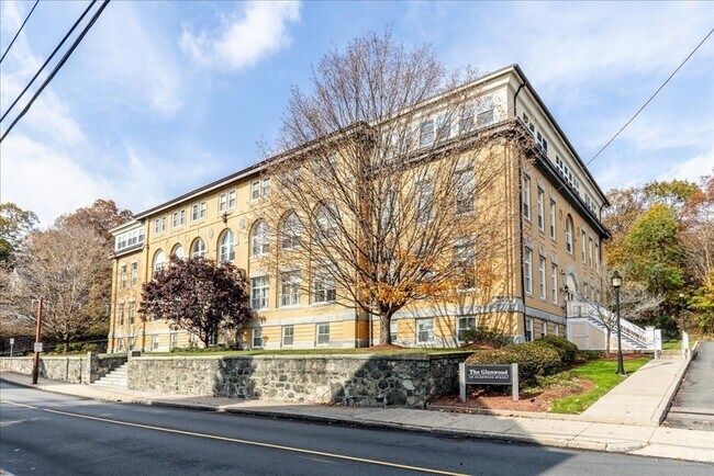 Foto del edificio - 145 Glenwood St