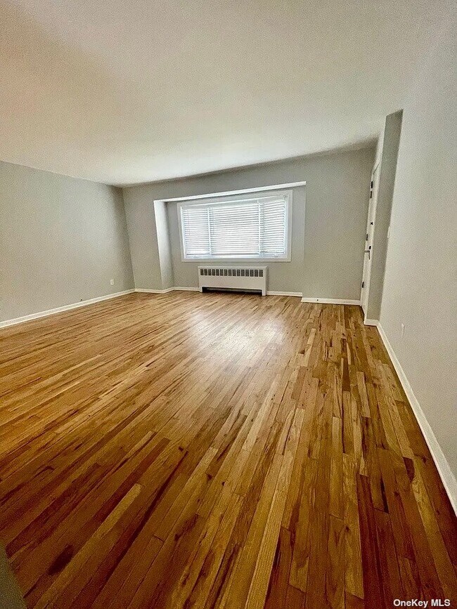Building Photo - 5 Hallock St