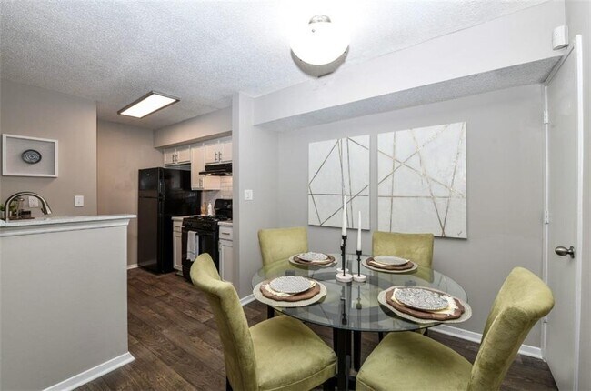 Foto del edificio - 670 Thornton Rd