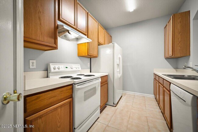 Foto del edificio - 7990 Baymeadows Cir E