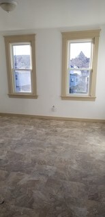 Mucha luz en todas las estancias exteriores. - 629 Park Ave