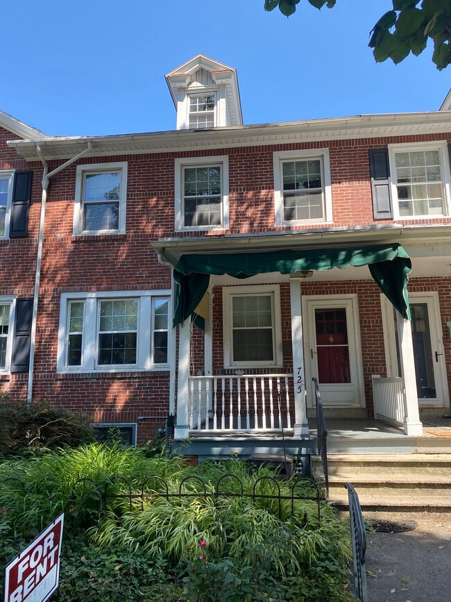 Building Photo - 725 Wayne Ave