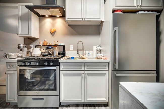 Foto del edificio - 6554 Greenbush Ave