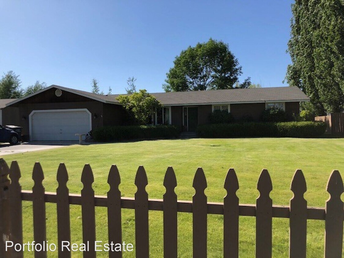3 br, 2 bath House 8272 Harrington Ln House Rental in Moses Lake