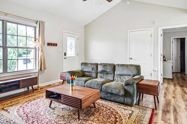 Foto del edificio - Pet Friendly Three Bedroom!