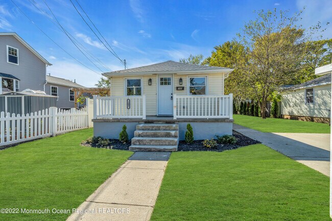 Building Photo - 248 Seabreeze Ave