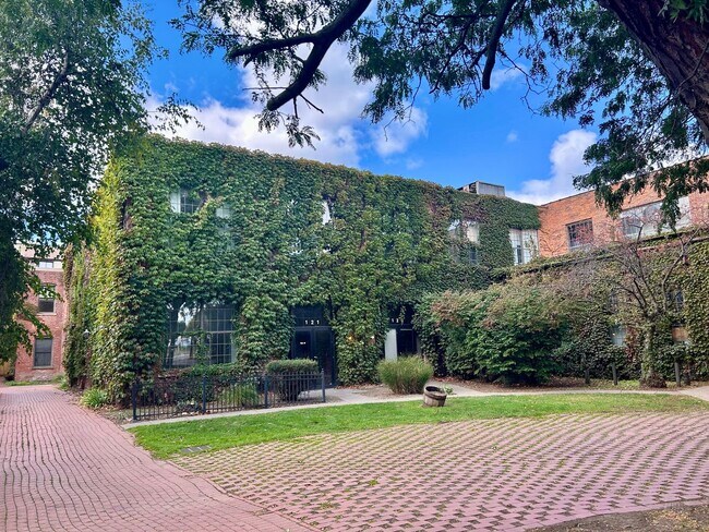 Foto del edificio - Modern Tool Square