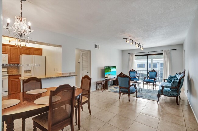 Building Photo - 170 Cypress Club Dr