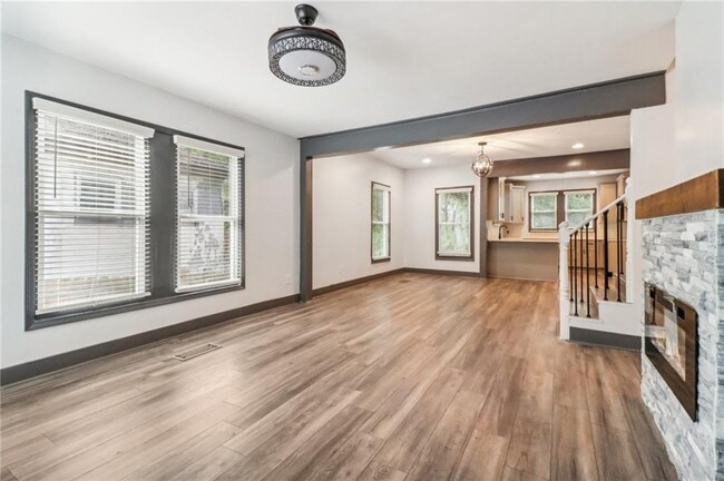 Building Photo - 1393 Westview Dr SW