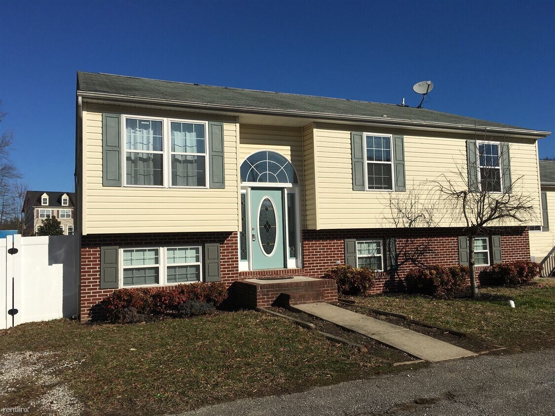 Primary Photo - 4 br, 3 bath House - 7980 Solley Rd Unit A