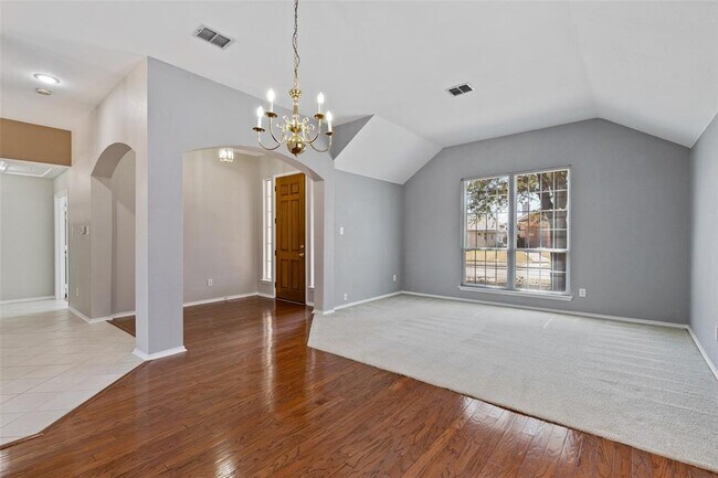 Foto del edificio - 10810 Camelot Dr