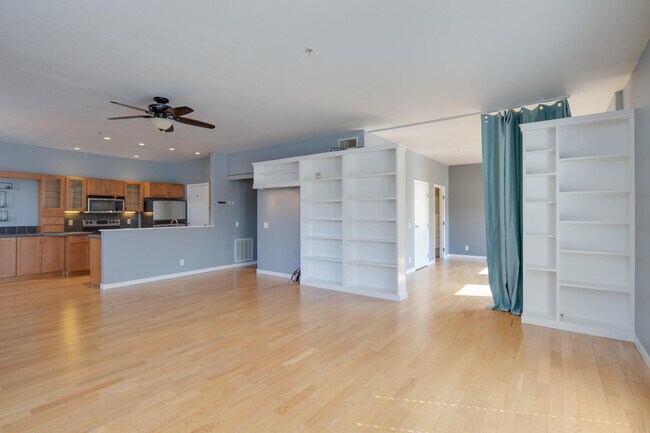 Building Photo - 837 E 17th Ave