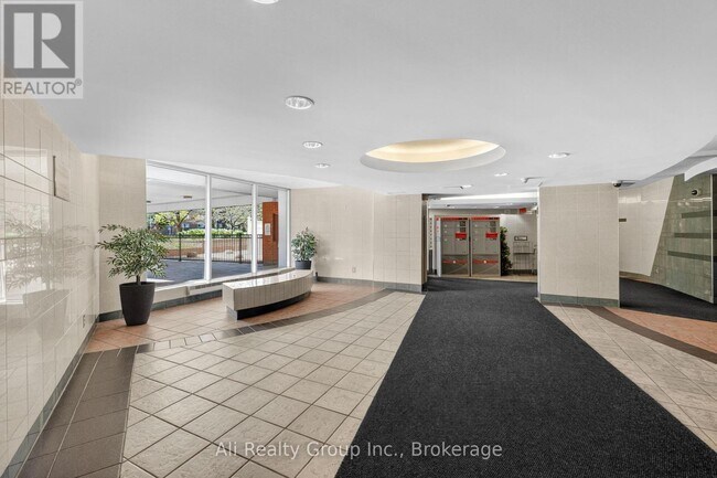 Building Photo - 2020 Jasmine Crescent