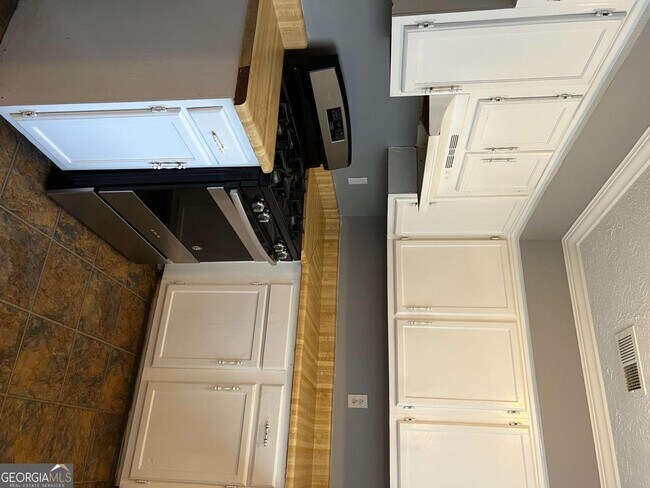 Foto del edificio - 9403 Forest Knoll Dr