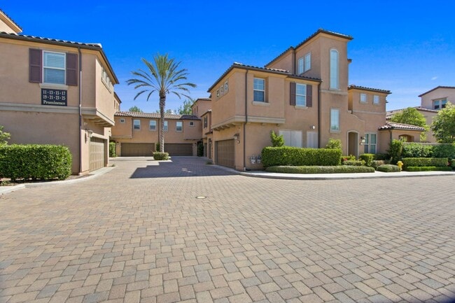 Building Photo - 21 Prominence