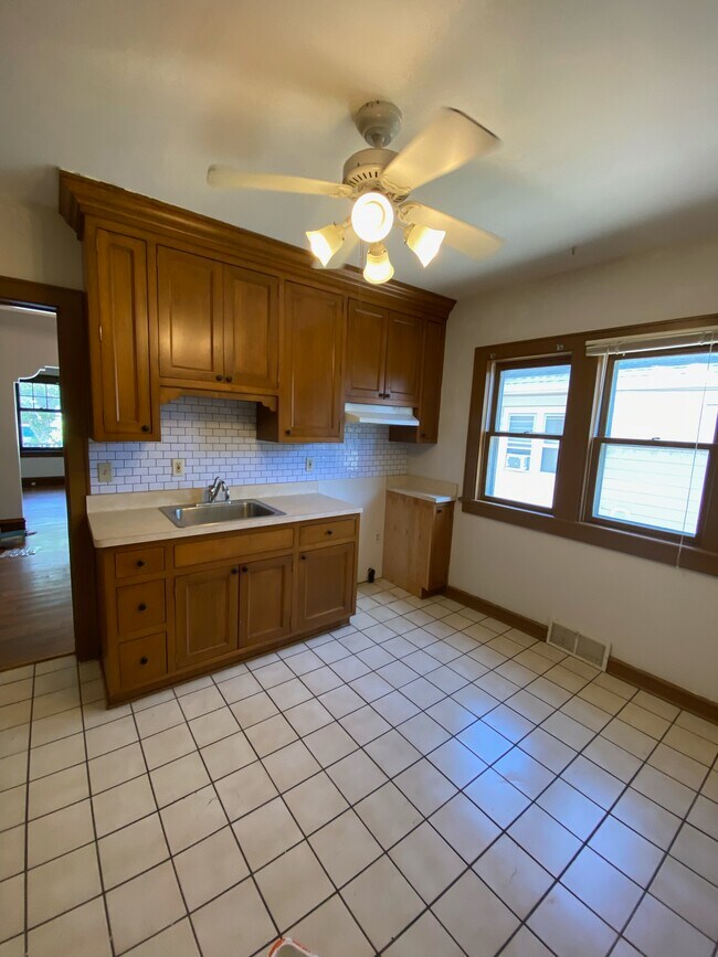 Kitchen - 5723 W Wells St