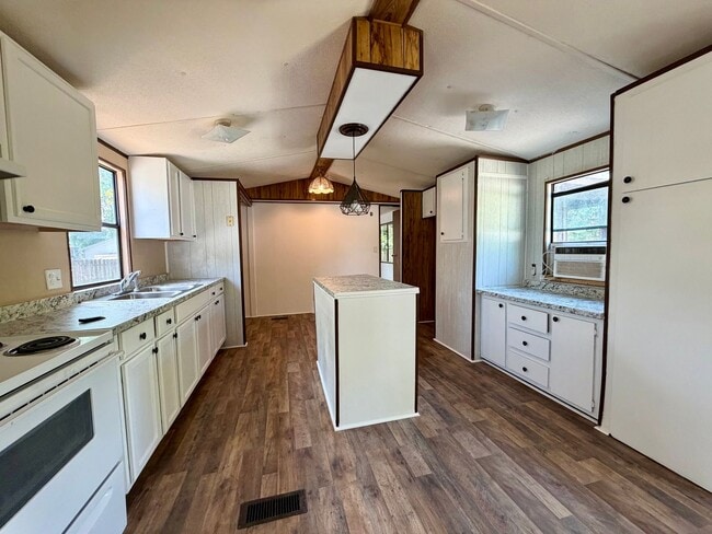 Building Photo - 3 bedroom/ 2 bath in Lakeland