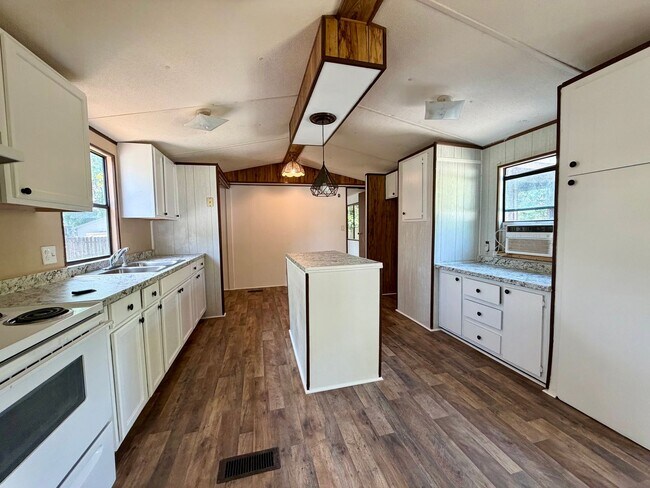 Foto del edificio - 3 bedroom/ 2 bath in Lakeland