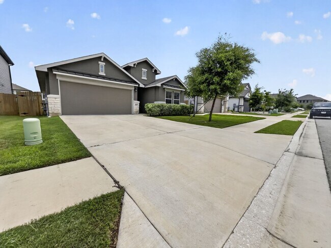Foto del edificio - 125 Caterpillar Ln