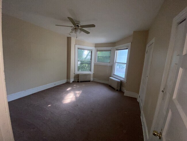 Building Photo - 502 E Brinton st
