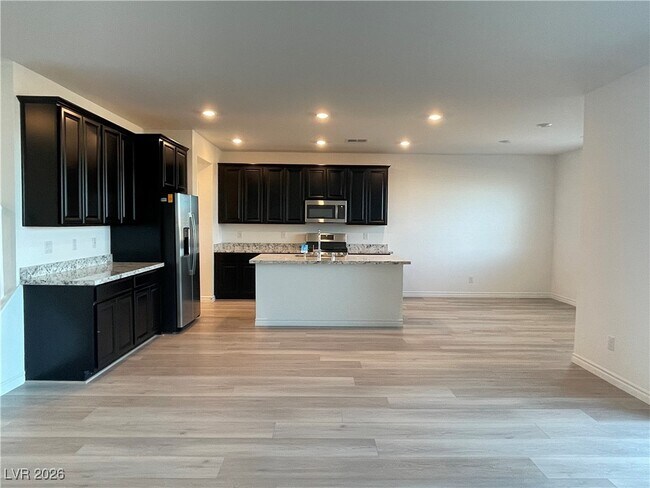 Foto del edificio - 6734 Chargehand Ave