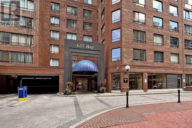 Photo du bâtiment - 633-633 Bay St.