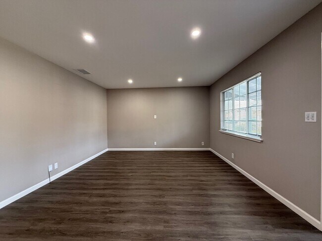 Foto del edificio - Nice and bright detached single-family res...