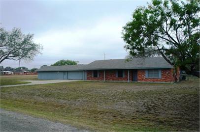 Building Photo - 6822 Lakeview Dr