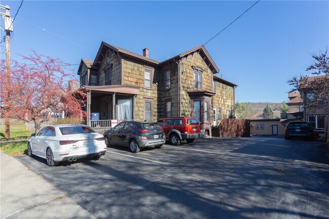 Foto del edificio - 4 Maple St