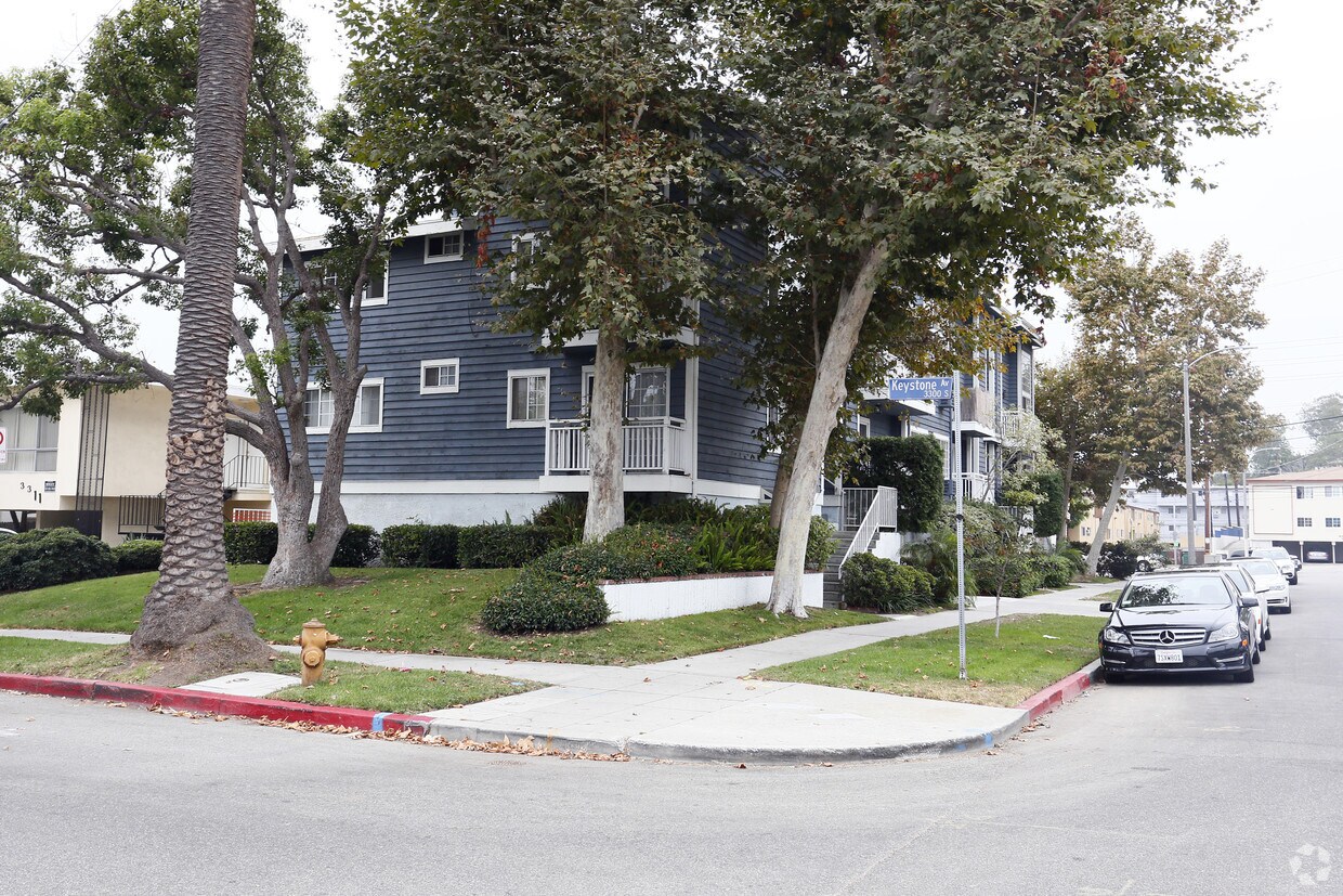 Foto principal - 10600-1061 Rose Ave