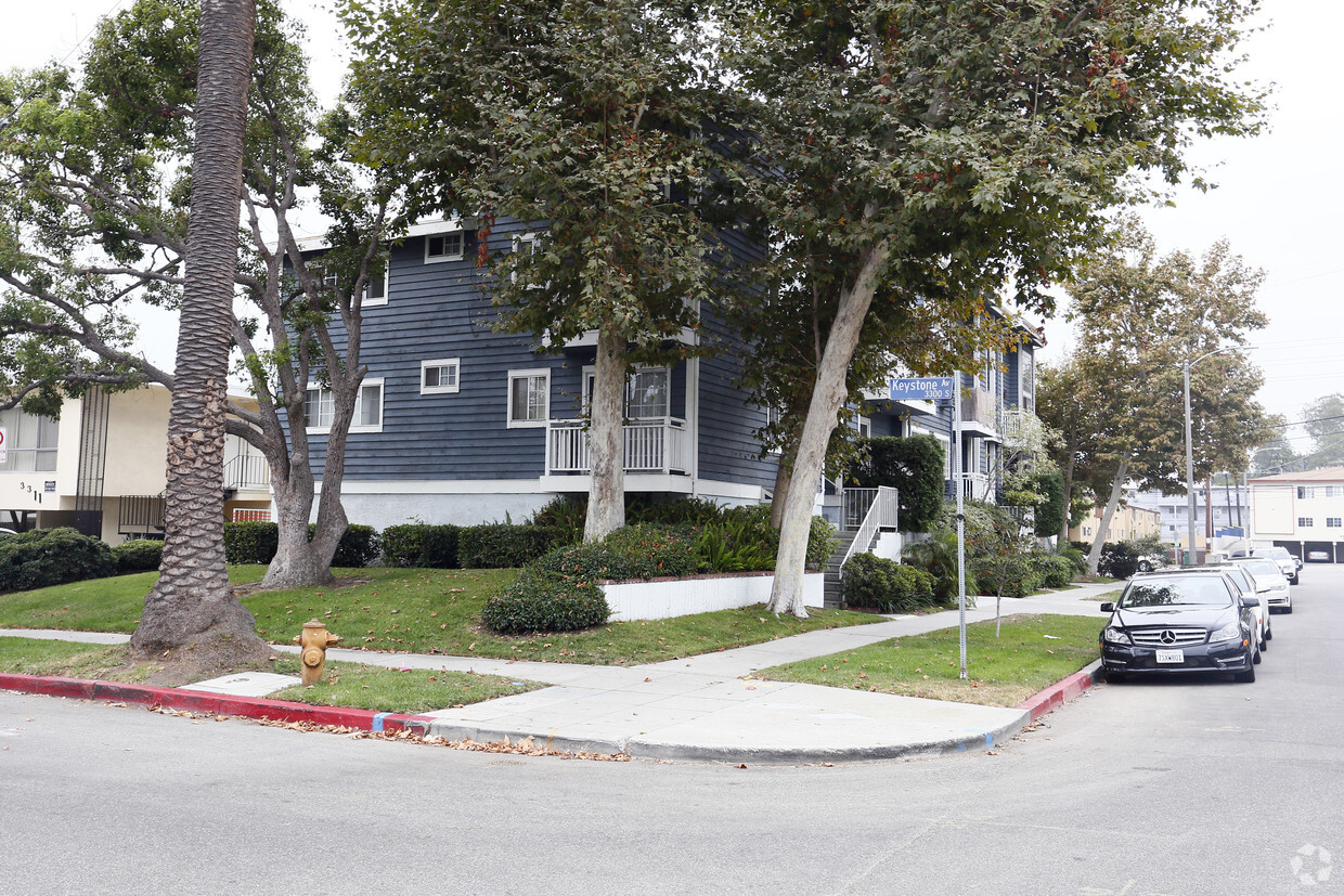 Primary Photo - 10600-1061 Rose Ave