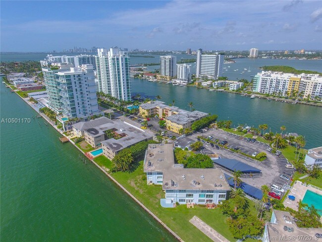 Foto del edificio - 8020 East Dr