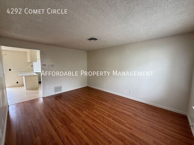 Foto del edificio - 4292 Comet Cir