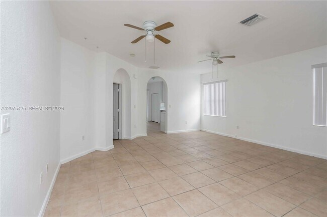Building Photo - 3955 NE 11th Dr