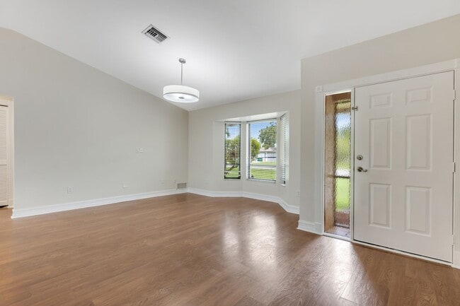 Foto del edificio - ** GOLDEN GATE CITY ** 3 BED + DEN / 2 BATH - FENCED YARD - NO HOA! - ANNUAL RENTAL