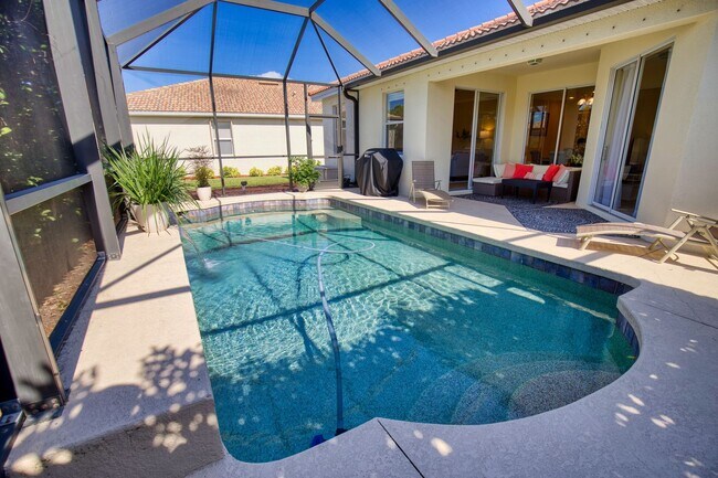 Building Photo - Seasonal Short-Term Single-Family Heated P...