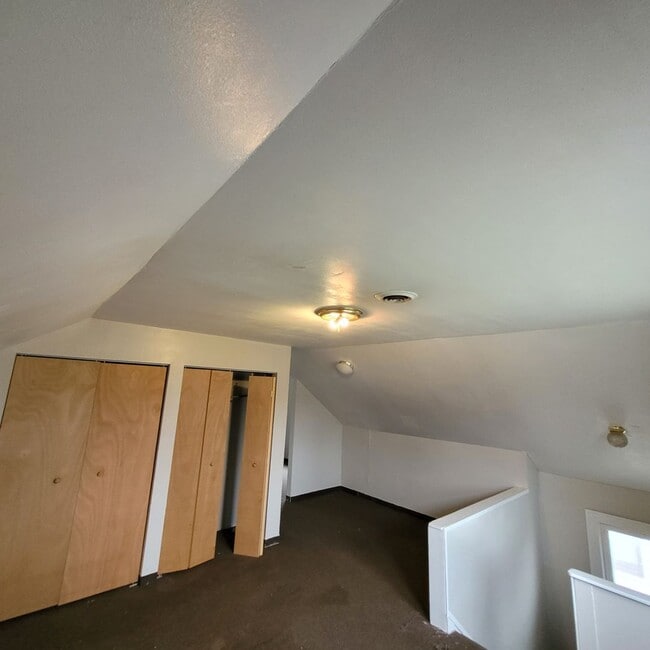 Building Photo - South Broadway 4 Bed 2 Bath Bungalow