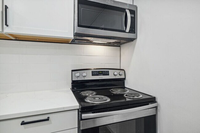 Building Photo - 4648 Suray Avenue