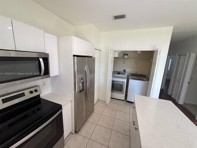 Foto del edificio - 2938 SE 15th Terrace