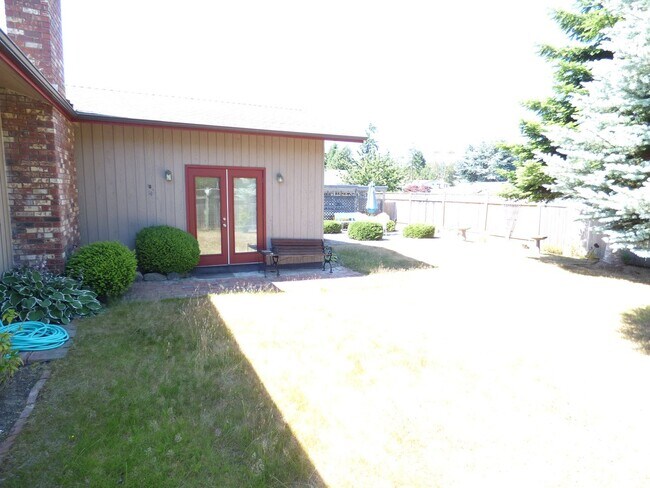 Building Photo - APPLICATION PENDING - West side charmer