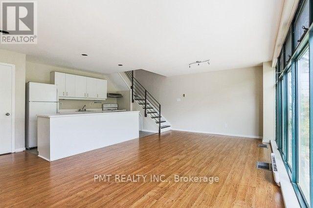 Photo du bâtiment - 2064 Queen St E