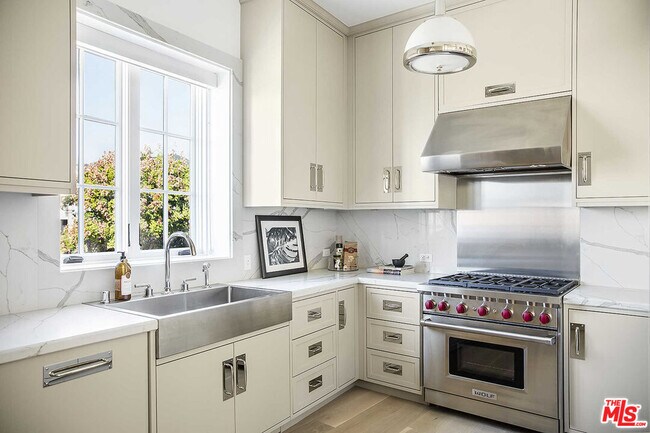 Foto del edificio - 15225 Palisades Village Ln
