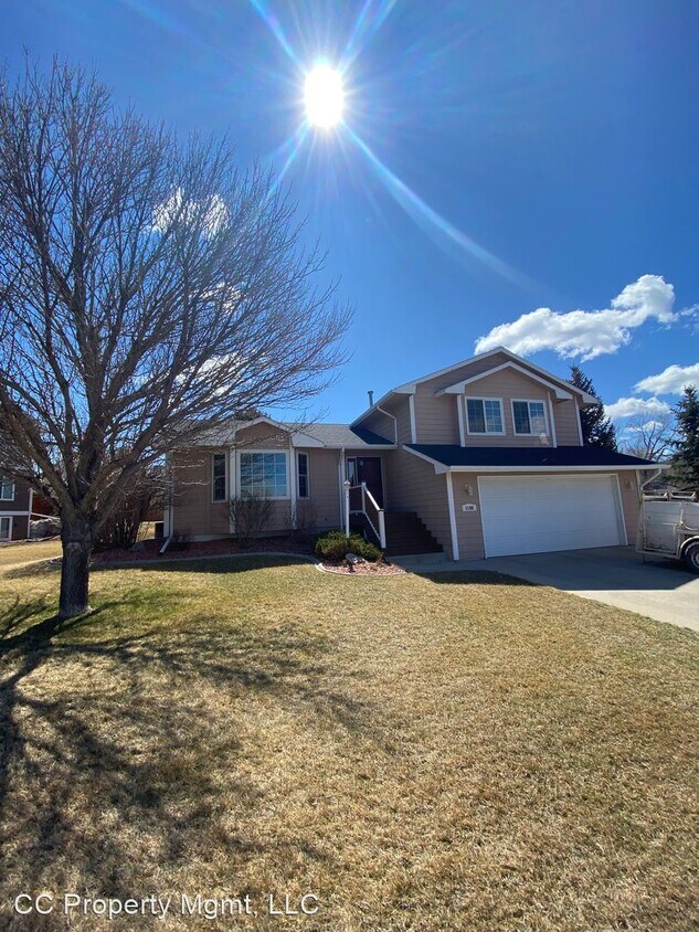 4 br, 2.5 bath House 5108 Summerset Dr House Rental in Rapid City
