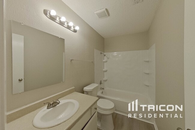 Building Photo - 3913 Manzinita St