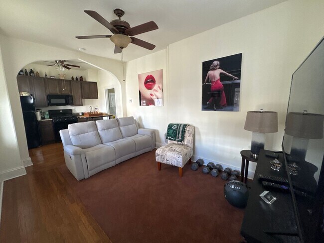 Building Photo - 322 E Broad St