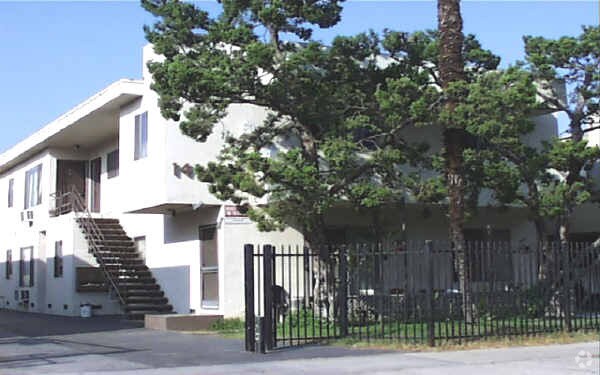 Foto del edificio - 14149 Delano St
