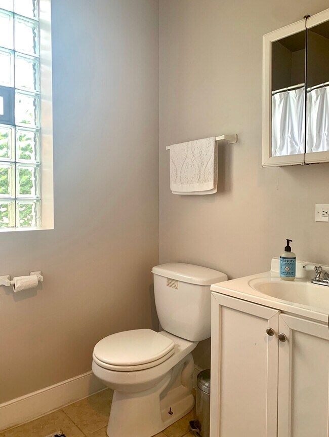 Foto del edificio - 6810 S Harper Ave