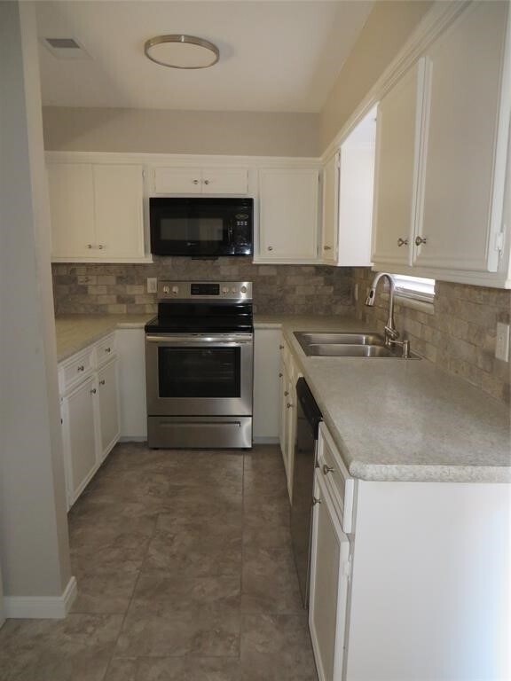 Foto del edificio - 8716 Club House Dr