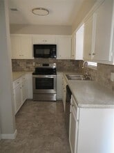 Building Photo - 8716 Club House Dr